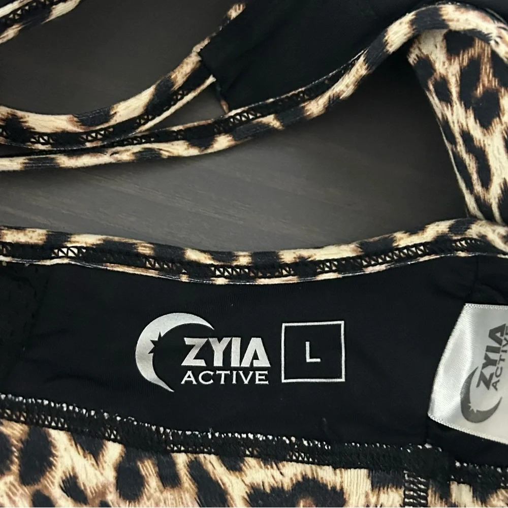 ZYIA Wild Pattern Strappy Sports Bra - Picture 3 of 4